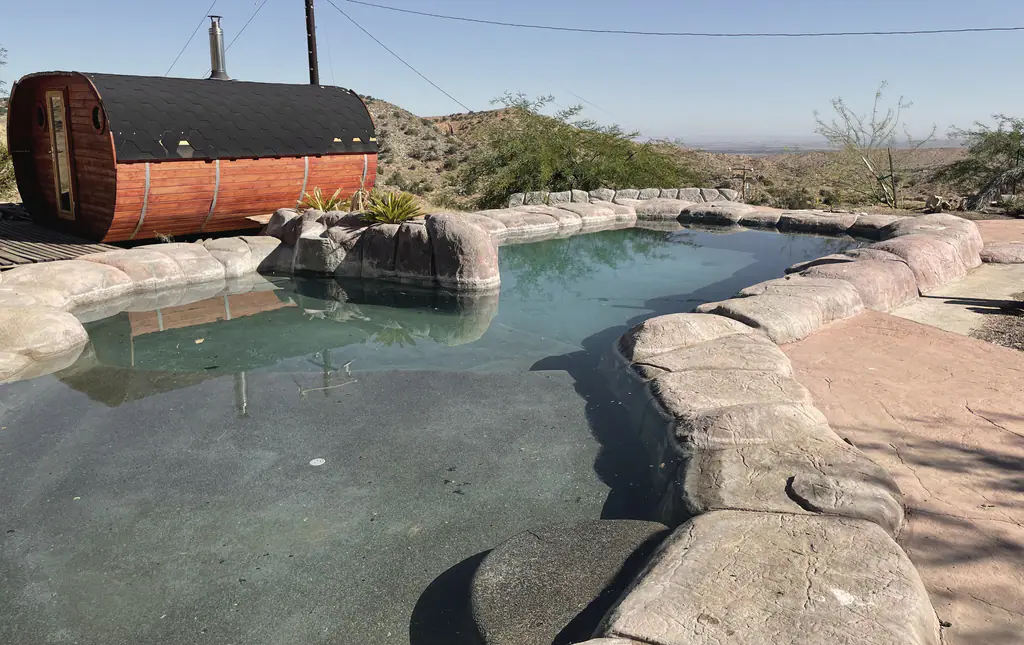 The rock pool and barrel sauna, with the Antelope Valley beyond